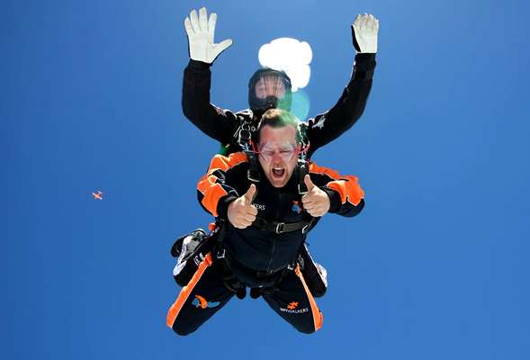 Tandemový seskok je vzrušující zážitek jako žádný jiný