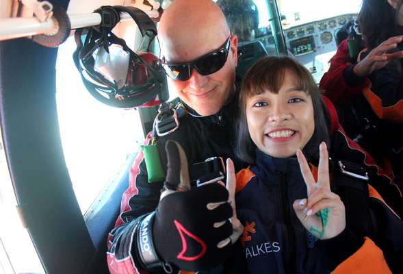 Náš tým zkušených instruktorů se těší až vás vezme do modrých výšin